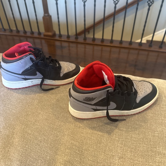 Air Jordan 1 Mid – GS (Big Kids) – “Shadow/Black/Red” - Picture 4 of 6